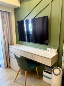 Modern Manhattan Plaza Aesthetic 2Br at Araneta City
