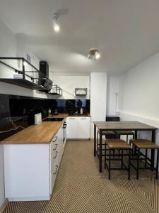 LYNA Home - Gold