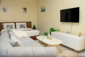 Seryan Living Studio in Kimana