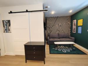 1BR Designer Suite Sleeps 4