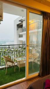 APEX HUB Studio Apartment Alpha 2nd Near Expo Mart,Parichowk And Knowledge park Greater Noida