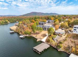 Hamilton Harbor Hideaway