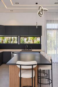 Villa Ennassibe, 5 Luxurious Suites with Pool