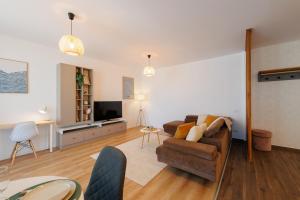 City-center apartment with parking and balcony