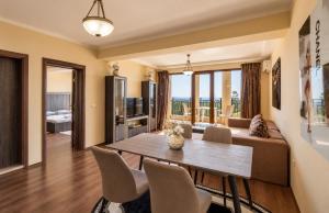 Elegant 1BR Apartment with Sea Panorama - Argisht Palace