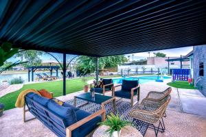 Lakefront Oasis Pool, Hot Tub, Dock, Pedal Boat