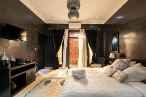 Royal Palm Riad, Breakfast, Lunch, Transport and Luxury Activities