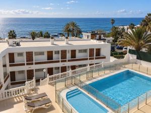 Solarena 28 - Beachside Apartment with Pool & Terrace