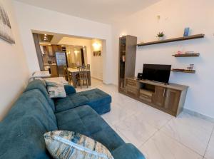 Seafront 3BR Maisonette Ground-Floor with Yard