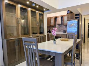 Seafront 3BR Maisonette Ground-Floor with Yard