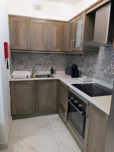 Seafront 3BR Maisonette Ground-Floor with Yard