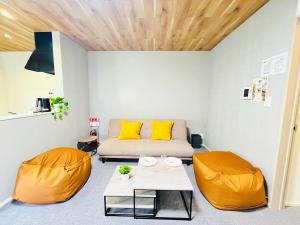 Entire house 8 ppl Great access to Hakata and Fukuoka Airport by car 2 bedrooms projector included