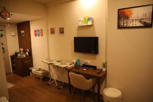 Moody Living Aesthetic Studio Near Expo Mart