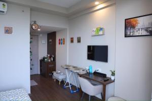Moody Living Aesthetic Studio Near Expo Mart