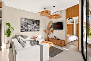 Stylish 2BR Villa with Private Pool in Kedungu