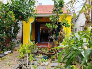 Cozy Private Garden Bungalow