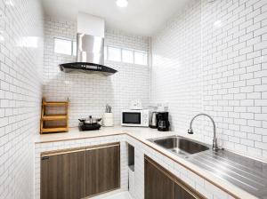 Cozy & Bright 4 BR House near Khao San Road
