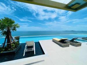 Luxury Condominium- Copacabana, Beach front