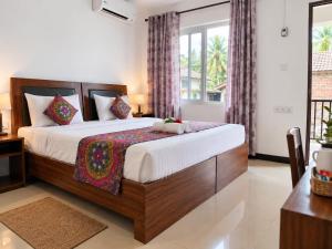 Elepath Lodge Pinnawala-StayElephants Walk to Bathe