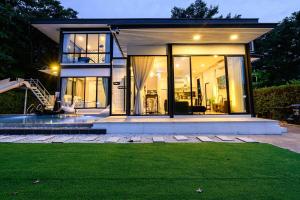 Emerson Pool Villa