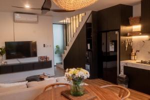 Peaceful 2BR Modern Oasis in Tumbak Bayuh