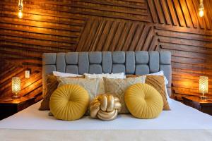Stylish Penthouse wCar. Walk to Beach