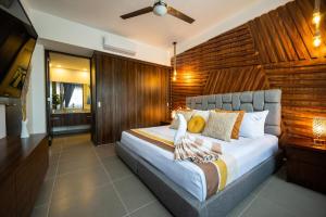 Stylish Penthouse wCar. Walk to Beach