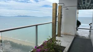 Copacabana C1104, 1 Bed 11floor, beachfront building
