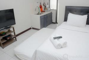 Alluring Studio at Lagoon Bekasi Town Square Apartment By Travelio