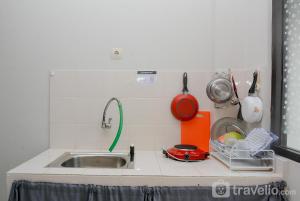 Alluring Studio at Lagoon Bekasi Town Square Apartment By Travelio