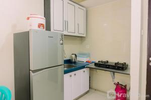 Modern Look and Homey 2BR at Great Western Resort Apartment By Travelio