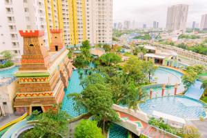 Modern Look and Homey 2BR at Great Western Resort Apartment By Travelio