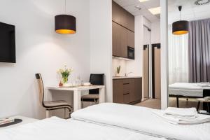 Sun & Snow, Aleje Jerozolimskie 216