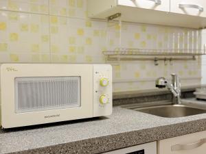 44Hongik Univ Station, 15 minutes from Itaewon, Mangwon Market, Hapjeong, Single Accommodation, Fully Furnished