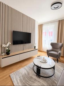 Golden Haven Apart 7