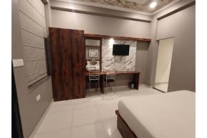 FabHotel Novellea