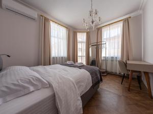 Designer New Central High End 3BR Apartment