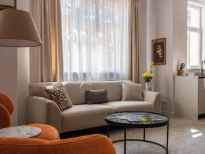 Designer New Central High End 3BR Apartment