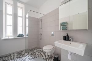 500 mbps Wi-Fi, Quiet Apartment, Super Central - Charming Retreat by Innorental
