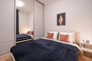 500 mbps Wi-Fi, Quiet Apartment, Super Central - Charming Retreat by Innorental