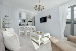 Komfortowy Apartament z Parkingiem Blisko Plaży by Noclegi Renters