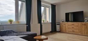 Słoneczny Apartament Panorama 5 7 z Widokiem na Jezioro i Góry