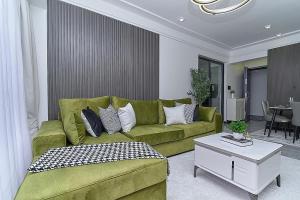 elegant executive two bedroom apartment with amazing city views,swimming pool,fully equipped gym and close proximity to major shopping malls and restaurants
