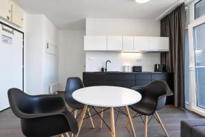 Central Apartment with Balcony and Slavin View