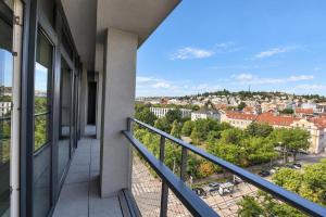 Central Apartment with Balcony and Slavin View