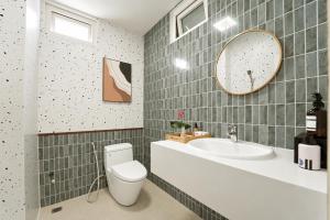 Spacious Olive Studio in District 1 near Tan Dinh Pink Church