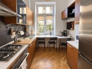 Modern 1BR City Retreat