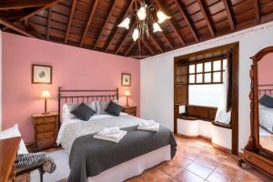 GuestReady - Villa Pool Sea Views