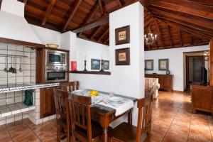 GuestReady - Villa Pool Sea Views