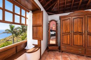 GuestReady - Villa Pool Sea Views